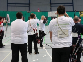 3-WKT-Regionalliga-Sued-Recurve-2018-Dieter_am_lösen_Josef_und_Raphael_mit_Durchblick