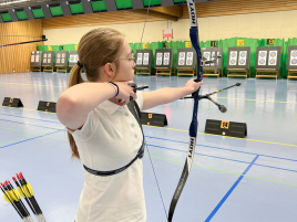 Trockenanschlag von Sára bei der Landesmeisterschaft Halle