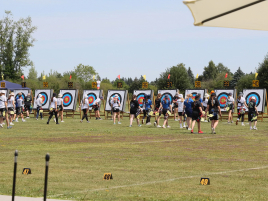 Pfeile holen bei der Bayerischen Meisterschaft im Freien 