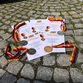 Urkunden-Medaillen-DM-Feld-2017