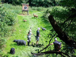 Alina schießt auf eine 60er Auflage bei der Deutschen Meisterschaft Feldbogen