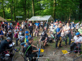 Schießzettelausgabe bei der Deutschen Meisterschaft Feldbogen