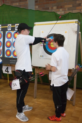 Gaumeisterschaft-Halle-2018-Pfeile-ziehen