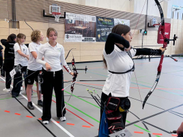Hatice und Katja beim Hallenturnier in Eggenfelden