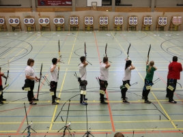 Jugendklasse beim Schießen