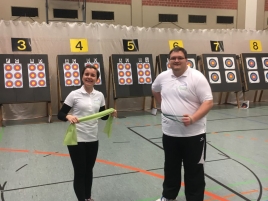 Ergoldinger-Nikolausturnier-2017-Aufwarmen_mit_thera_band_2