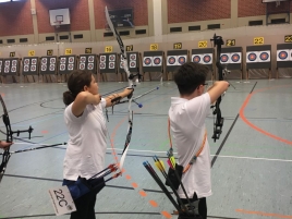 Ergoldinger-Nikolausturnier-2017-Mia_und_Lorenz_Schiesslinie